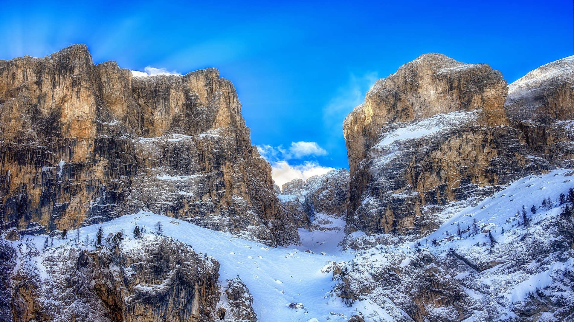 利物浦通过高位压迫取得胜利，战术安排全面奏效，利物浦高个前锋