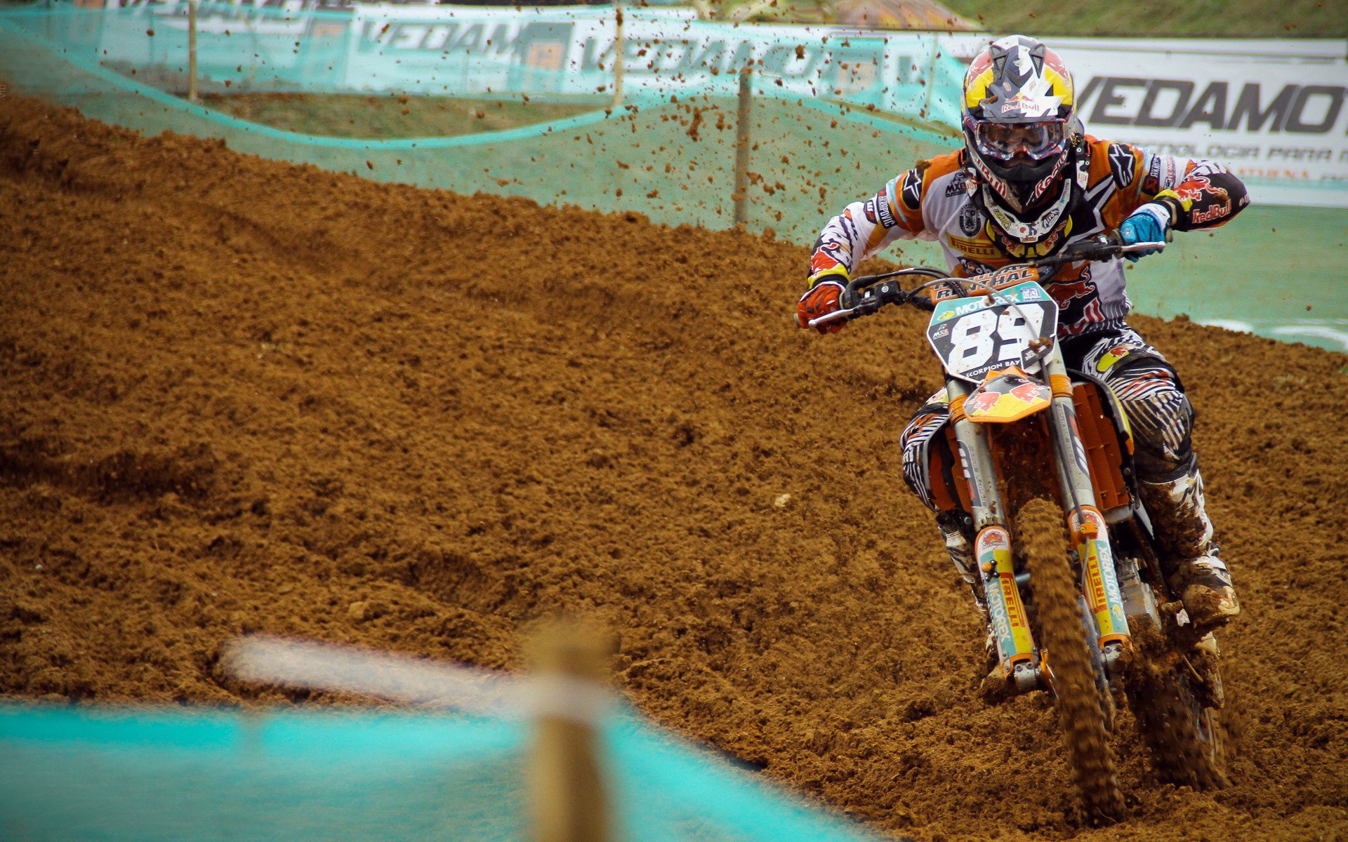 职业球员拍摄纪录片展现训练背后故事传递正能量，球队摄影