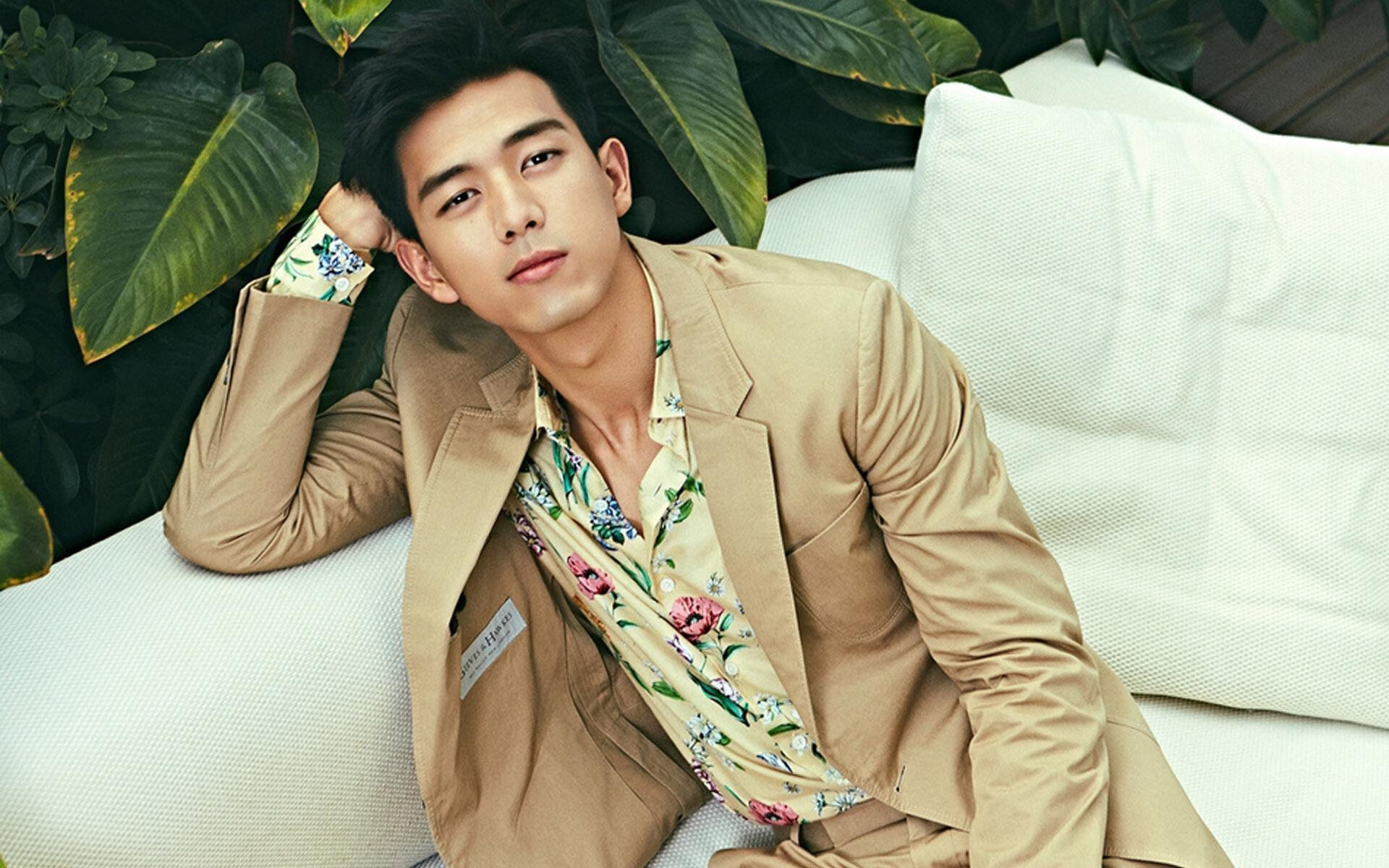 训练营组织球员战术竞赛提升场上沟通与协作能力，培养运动员战术运用能力 时,教练员应该如何要求