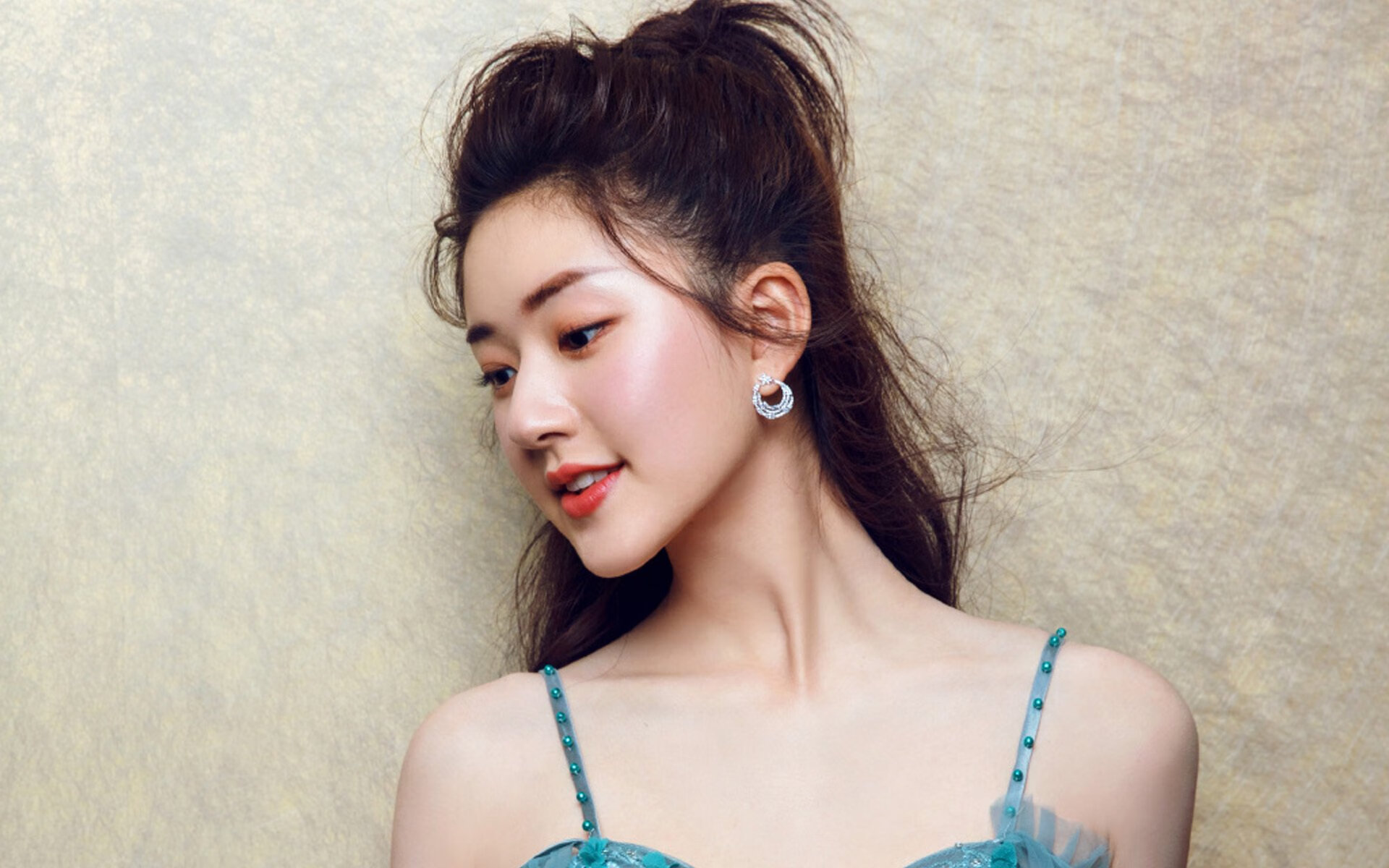 青训机构与国际训练营签约合作定期输送优秀球员出国学习，国外青训俱乐部招生